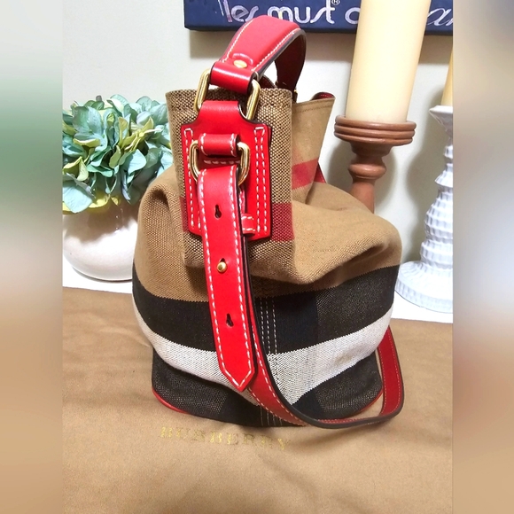 ‼️SOLD‼️BURBERRY ASHBY BUCKET BAG HOUSE CHECK CANVAS W DUSTBAG AND POUCH EUC - Picture 4 of 16